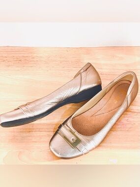 Clarks Blanche West Ballet Flats Metallic Gold Leather Buckle Accent Sz 10